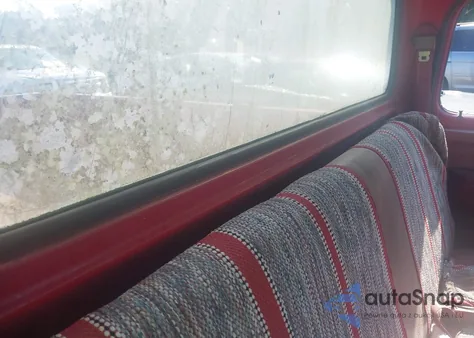 1988 Dodge D-Series D100 из США, поврежденный, VIN 1B7FD04Y3JS787465